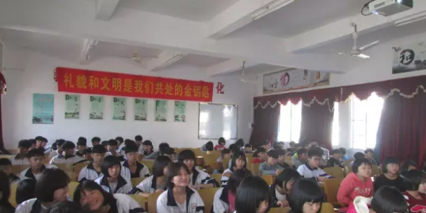 女儿厌学逆反了怎么办？心理疏导为您的女儿制定个性化方式