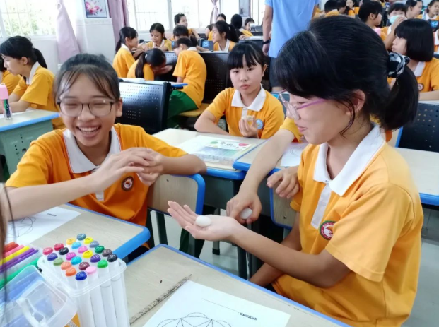孩子厌学网瘾怎么办啊？心理疏导为孩子供给支持与激励